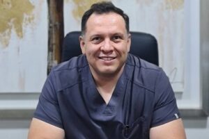 Dr. Cesar Morales Trevizo, Traumatólogo