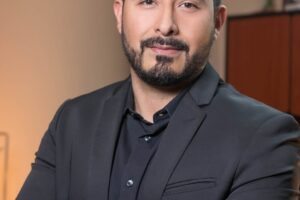 Dr. Emmanuel Baena, Traumatólogo