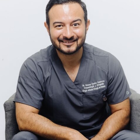 dr esteban castro contreras especialista en lesiones deportivas y enfermedades de articulaciones columna vertebral