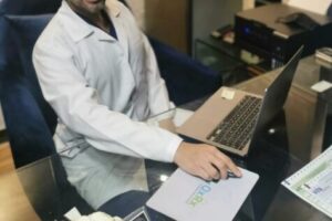 Dr. Israel Lluvias Pineda, Ortopedista