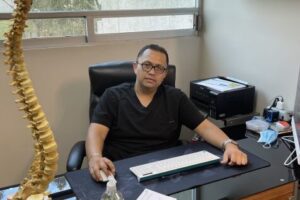 Dr. Roberto Renán Albavera Gutiérrez, Traumatólogo