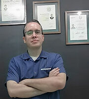 Dr. Victor Manuel Morales, Traumatólogo