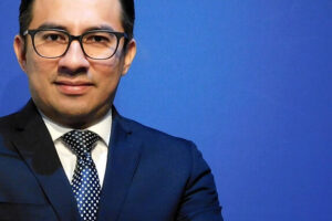 Especialista en Columna y Ortopedia. Dr. Frias