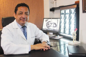 Especialista en rodillas, Dr. José María Busto Villarreal, Ortopedista